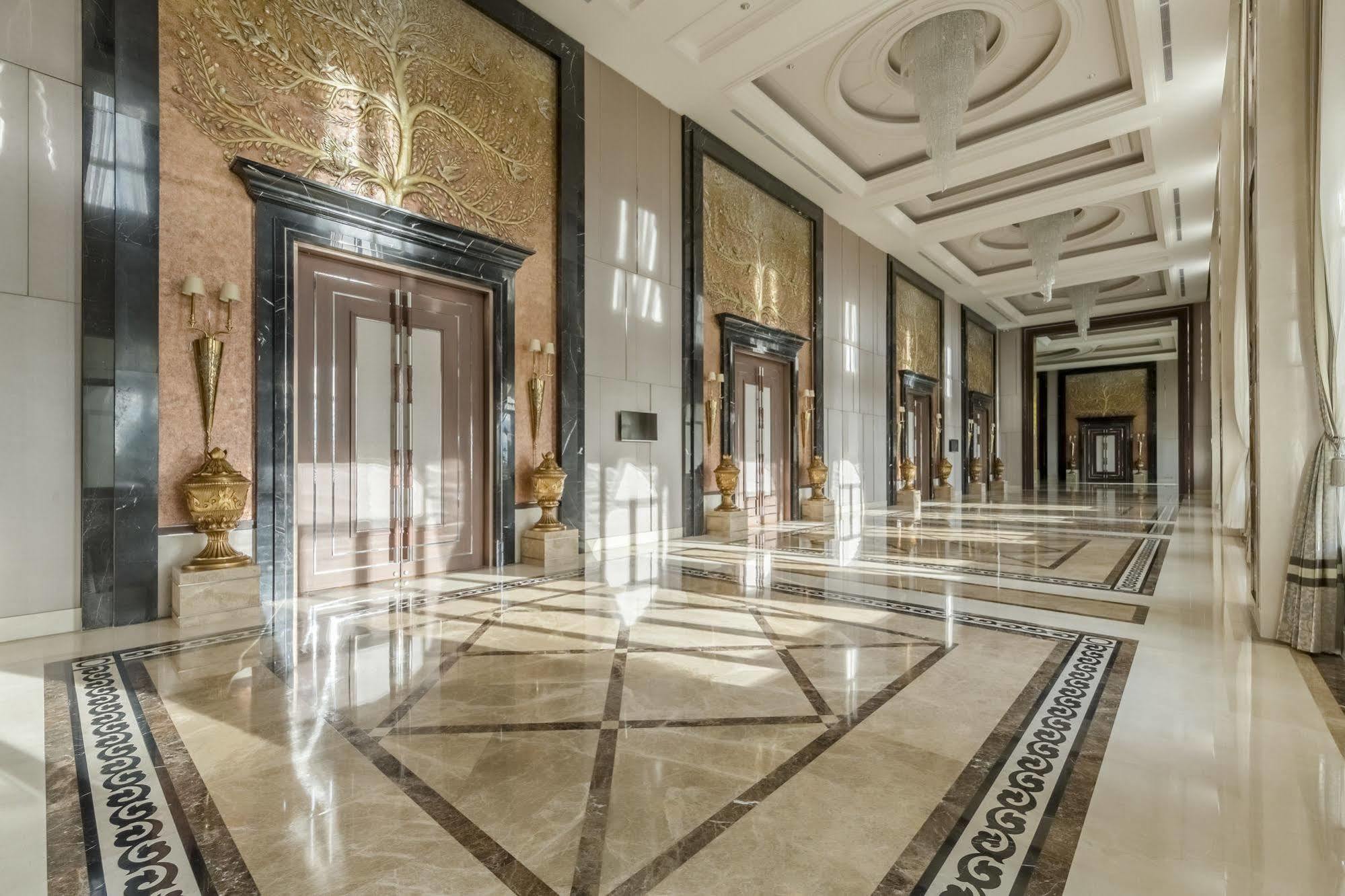 Garden City Hotel Phnom Penh Exterior photo