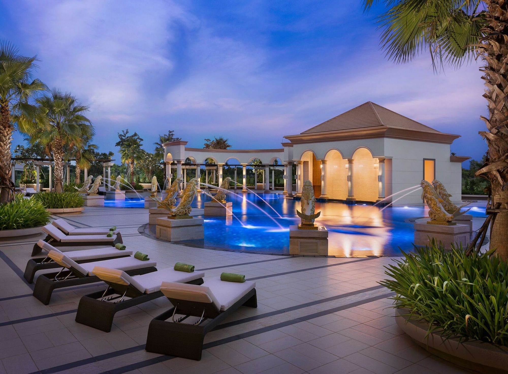 Garden City Hotel Phnom Penh Exterior photo